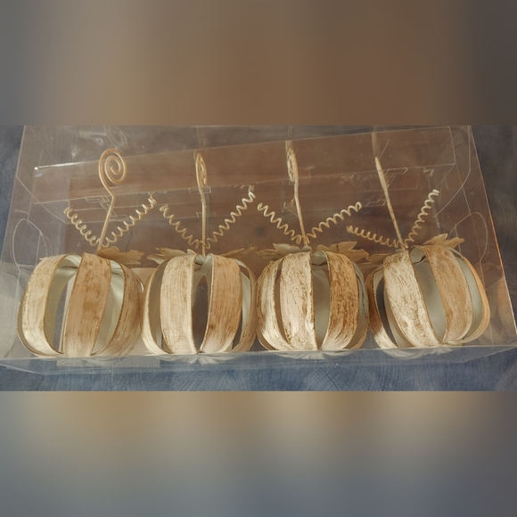 🆕 Distressed Ivory Metal Pumpkin Name Card Holders - Picture 3 of 5